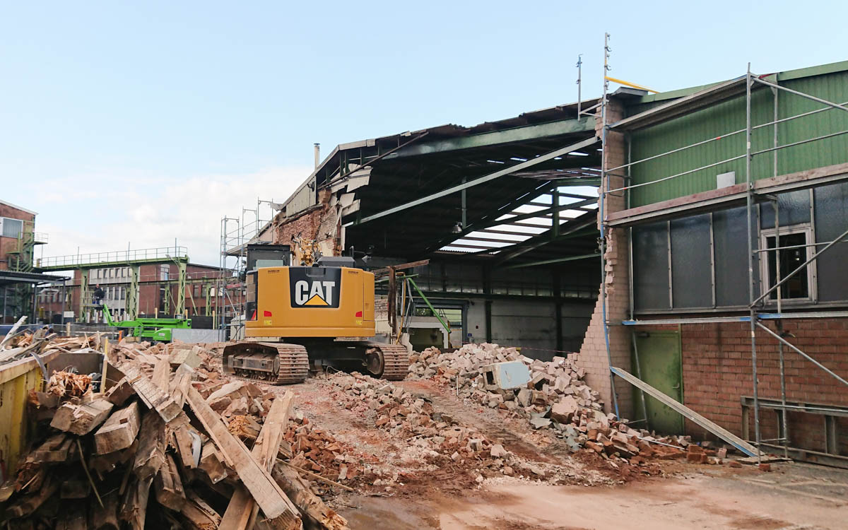 Abbruch Industriehalle - M.A.R.K Abbruch-Erdbau-Recycling GmbH